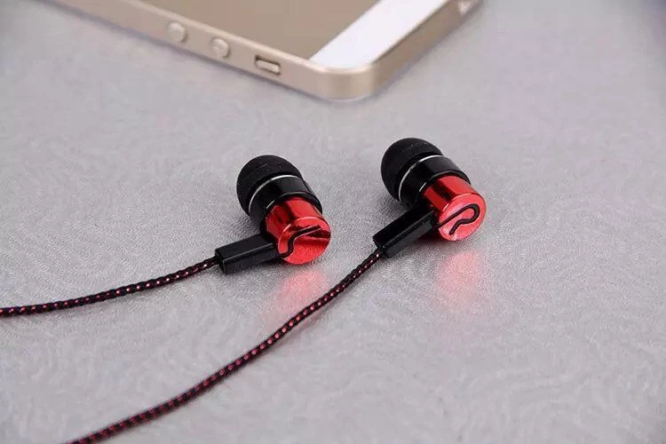 หูฟังอินเอียร์สีแดง MP3/MP4 แฟชั่นพร้อมสายถักลายเบสหนักและสายปลั๊กตรง 3.5 มม. - Image 2